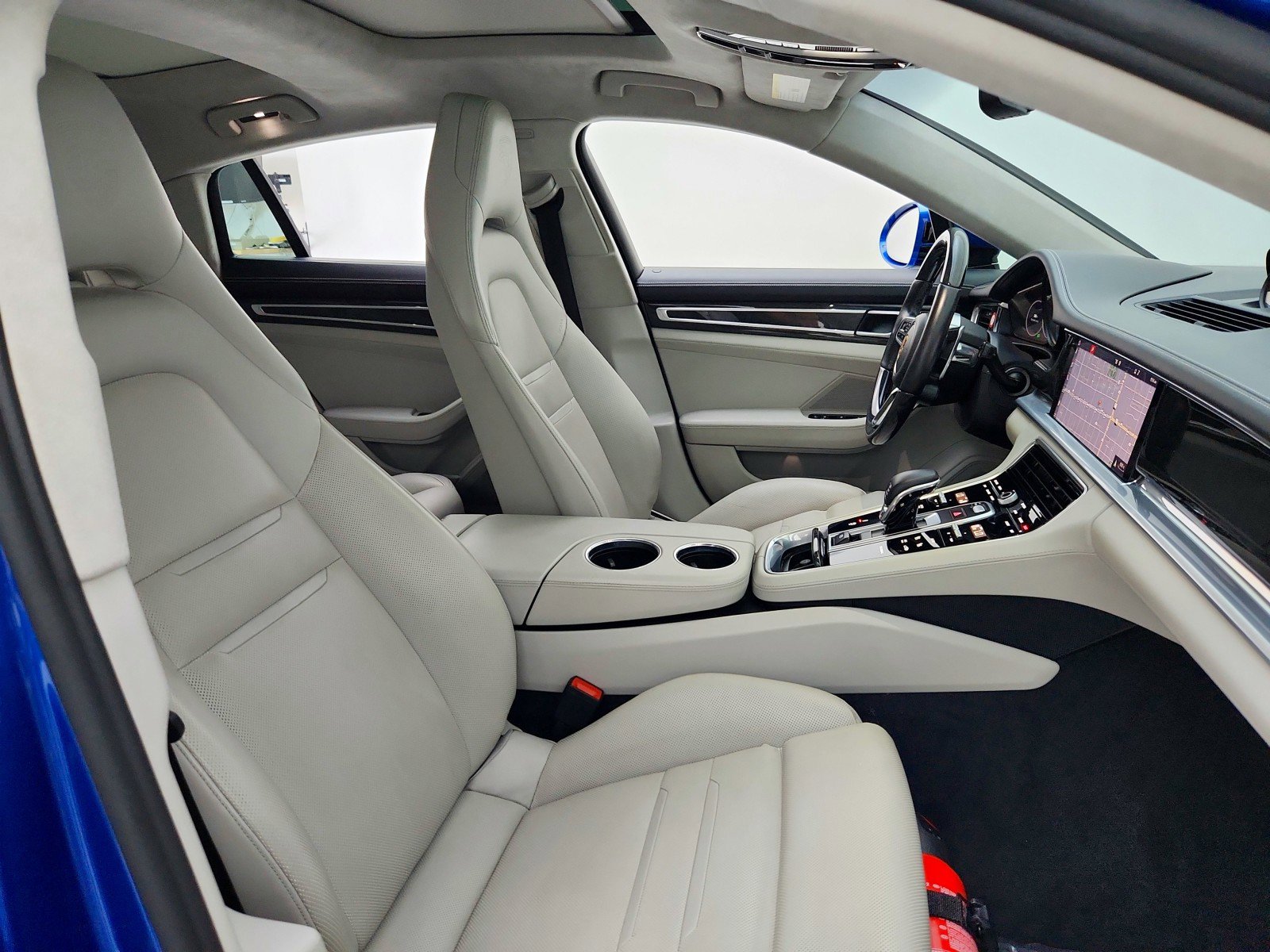 Used 2018 Porsche Panamera 4 AWD/4WD image 30