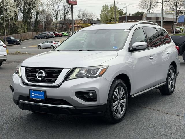 Used 2018 Nissan Pathfinder SV image 4