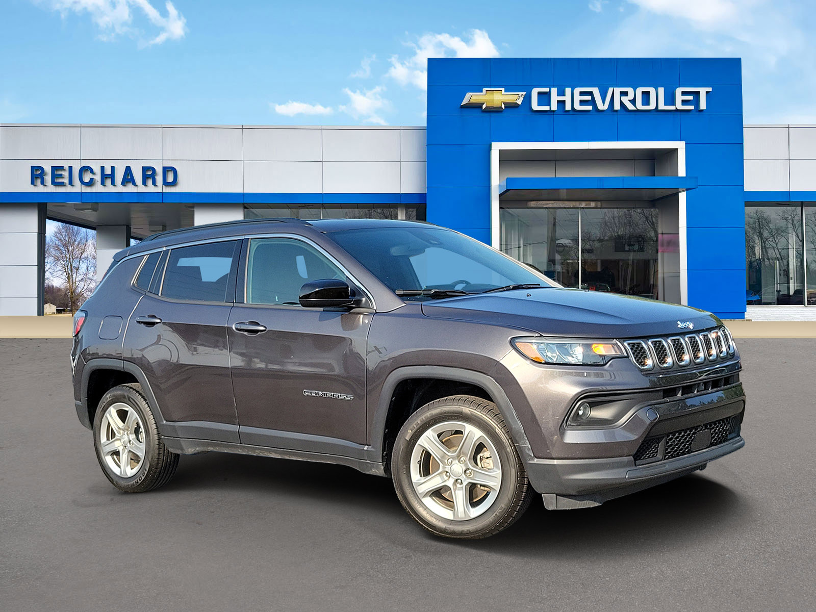 Used 2024 Jeep Compass Latitude AWD/4WD image 1