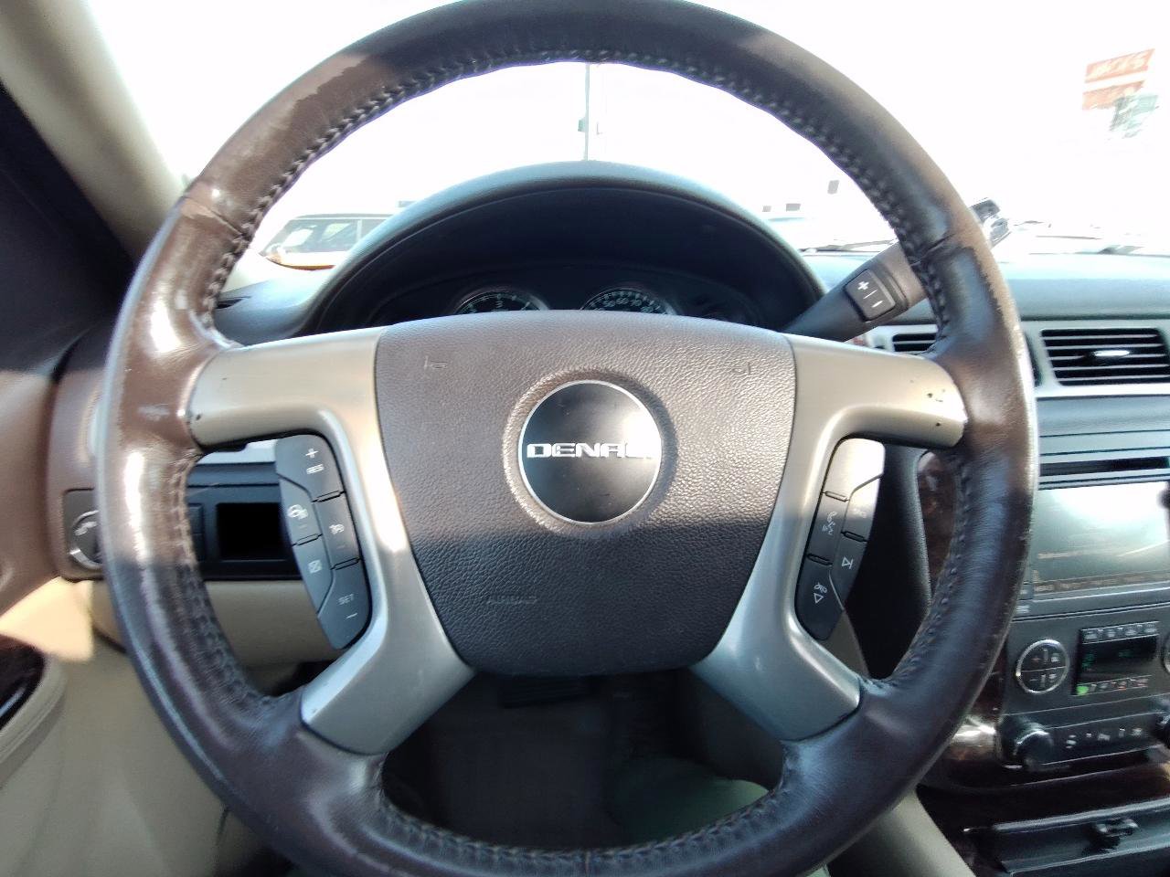 Used 2011 GMC Yukon Denali image 21