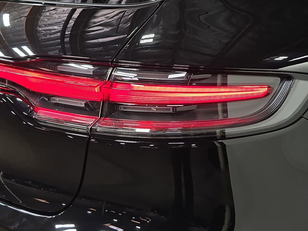 Certified 2025 Porsche Macan image 30