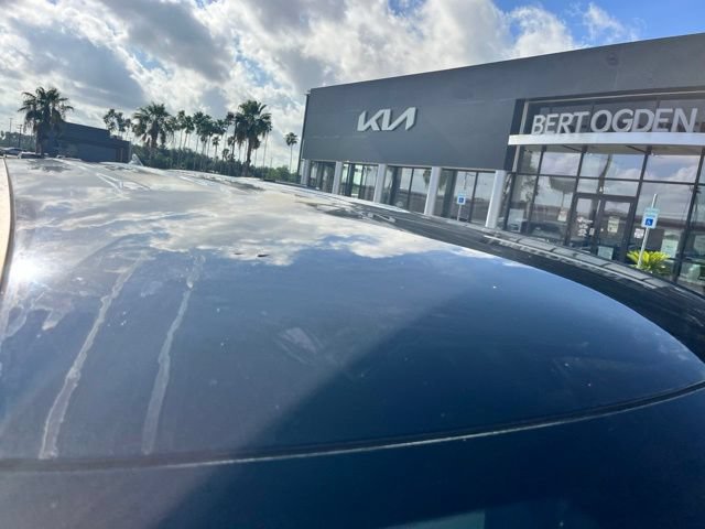 Used 2024 Kia Carnival LX FWD image 7