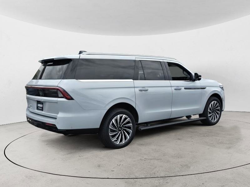 Used 2025 Lincoln Navigator L Black Label AWD/4WD image 3