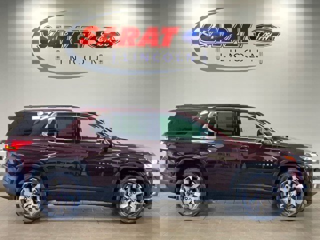 Used 2021 Chevrolet Traverse LT w/ LT Premium Package image 1