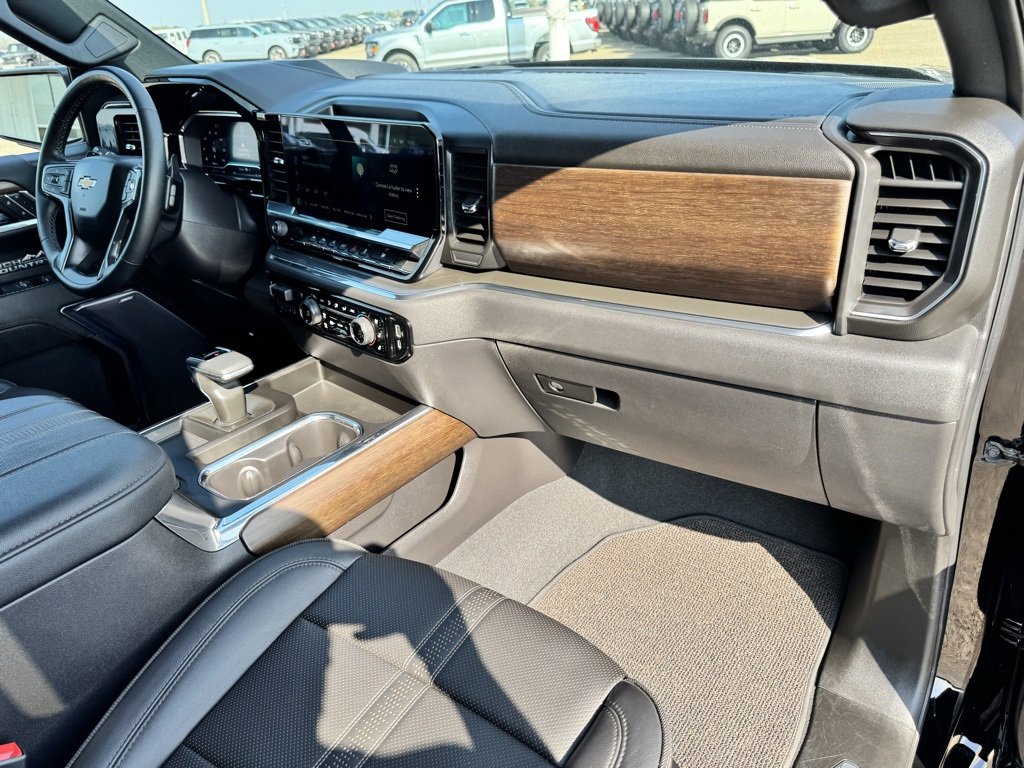 Used 2024 Chevrolet Silverado 1500 High Country w/ Technology Package image 6
