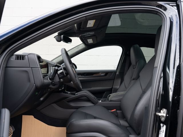 New 2026 Porsche Cayenne GTS image 17
