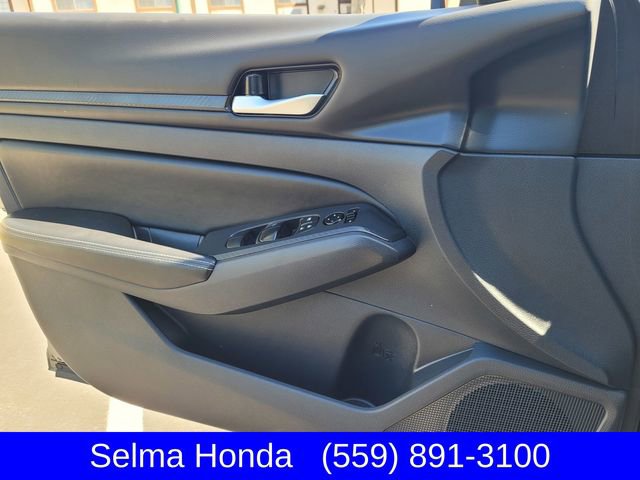 Used 2025 Nissan Altima 2.5 SV FWD image 13
