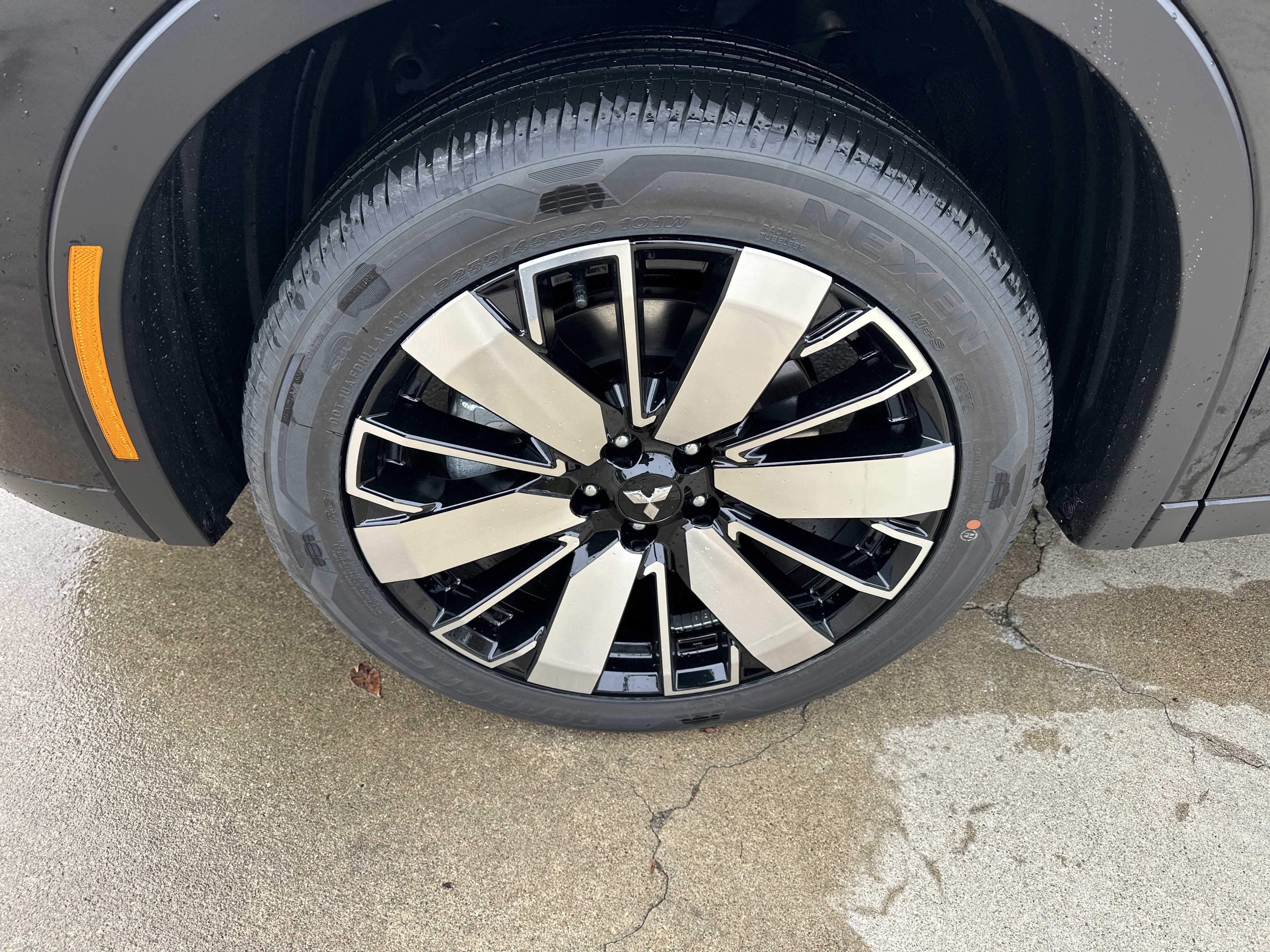 New 2026 Mitsubishi Outlander SE image 8