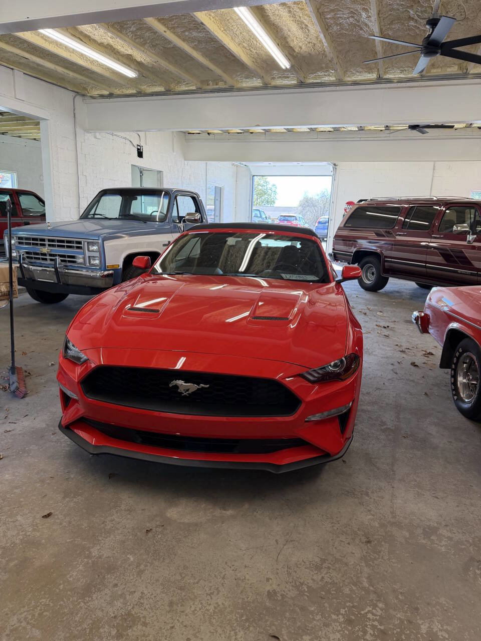 Used 2018 Ford Mustang Convertible RWD image 3
