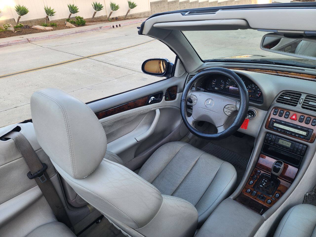 Used 2002 Mercedes-Benz CLK 320 Cabriolet image 30