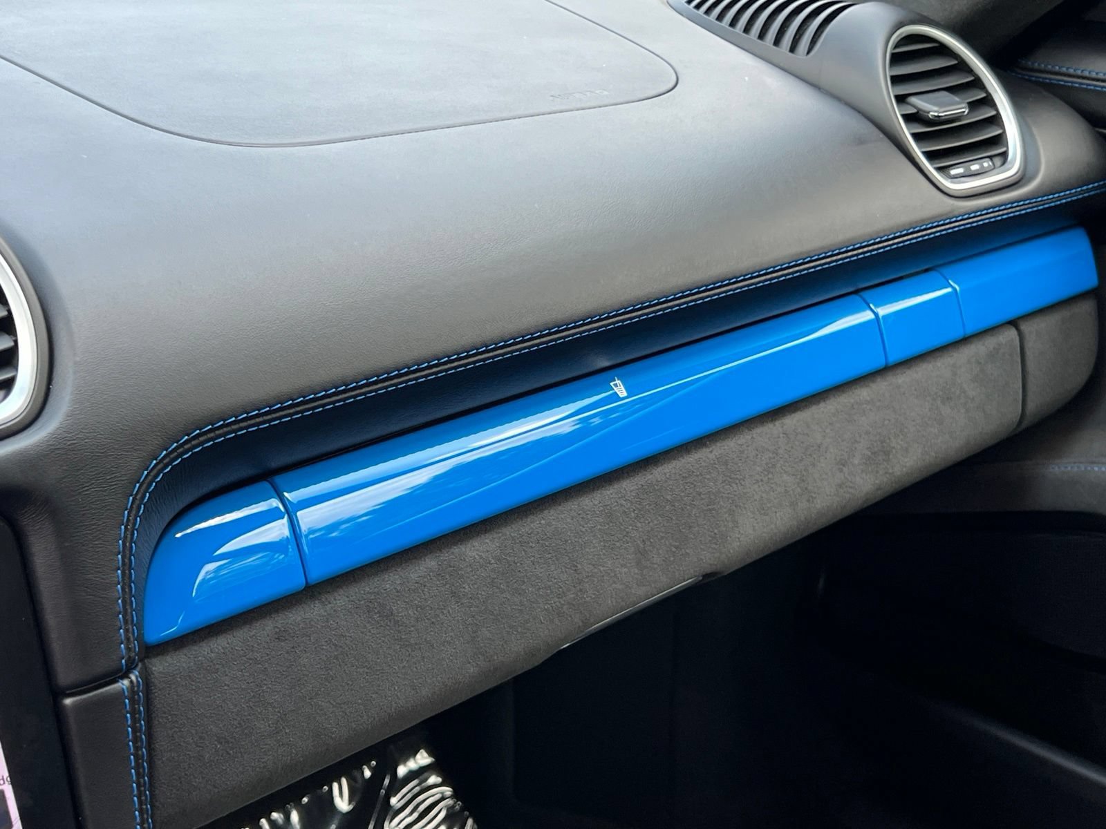 Certified 2023 Porsche 718 Cayman GT4 RWD image 31