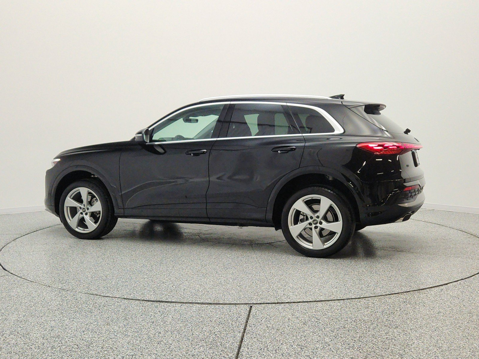 Used 2025 Audi Q5 Premium Plus w/ Premium Plus AWD/4WD image 8