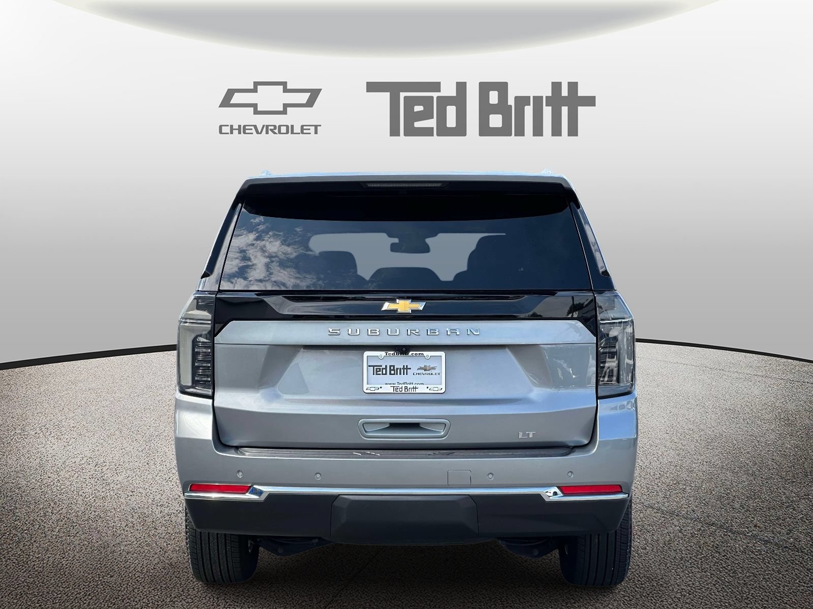 Used 2026 Chevrolet Suburban LT w/ Comfort Package AWD/4WD image 5