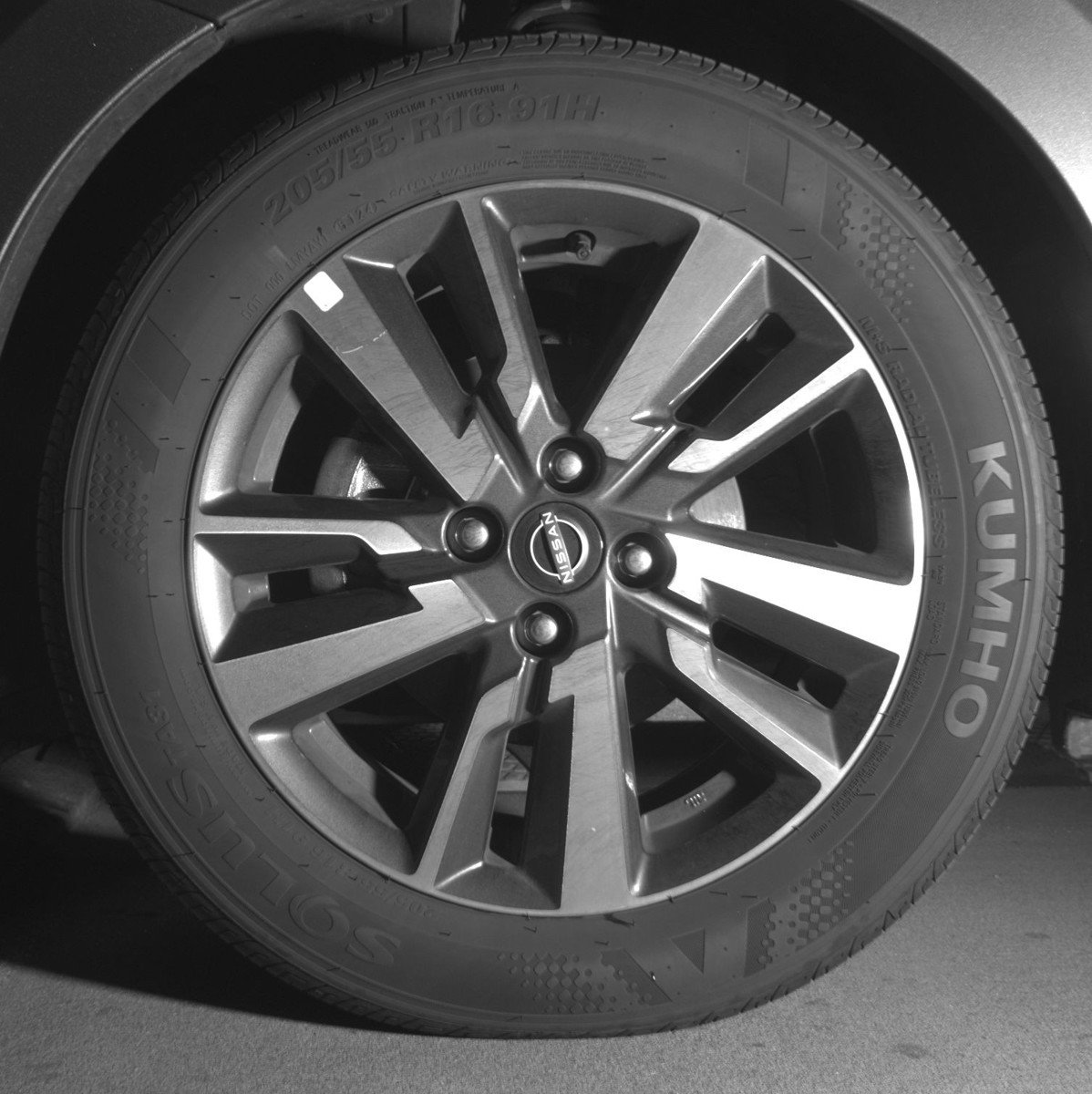 Used 2025 Nissan Versa SV image 12