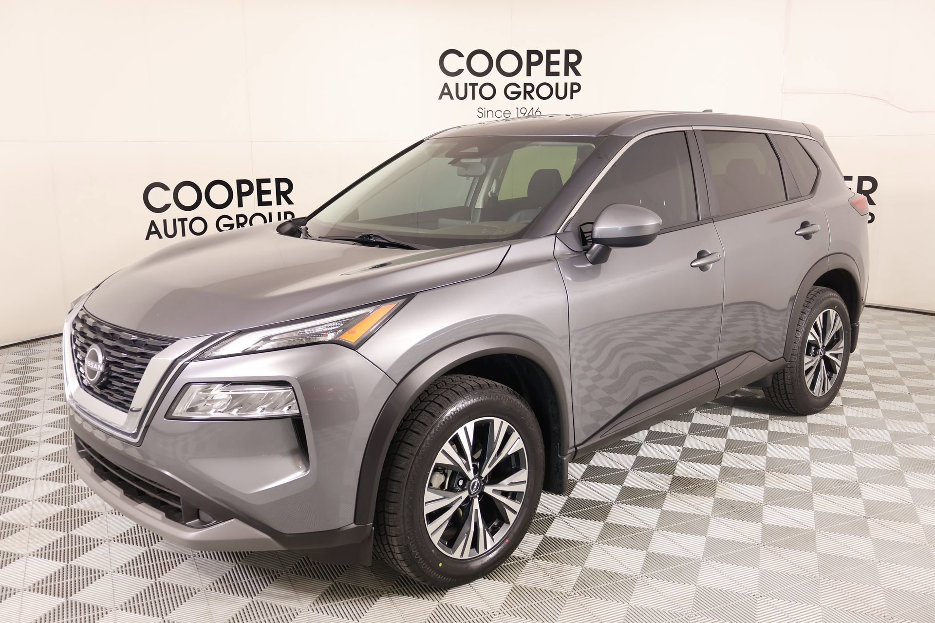 Used 2023 Nissan Rogue SV image 9