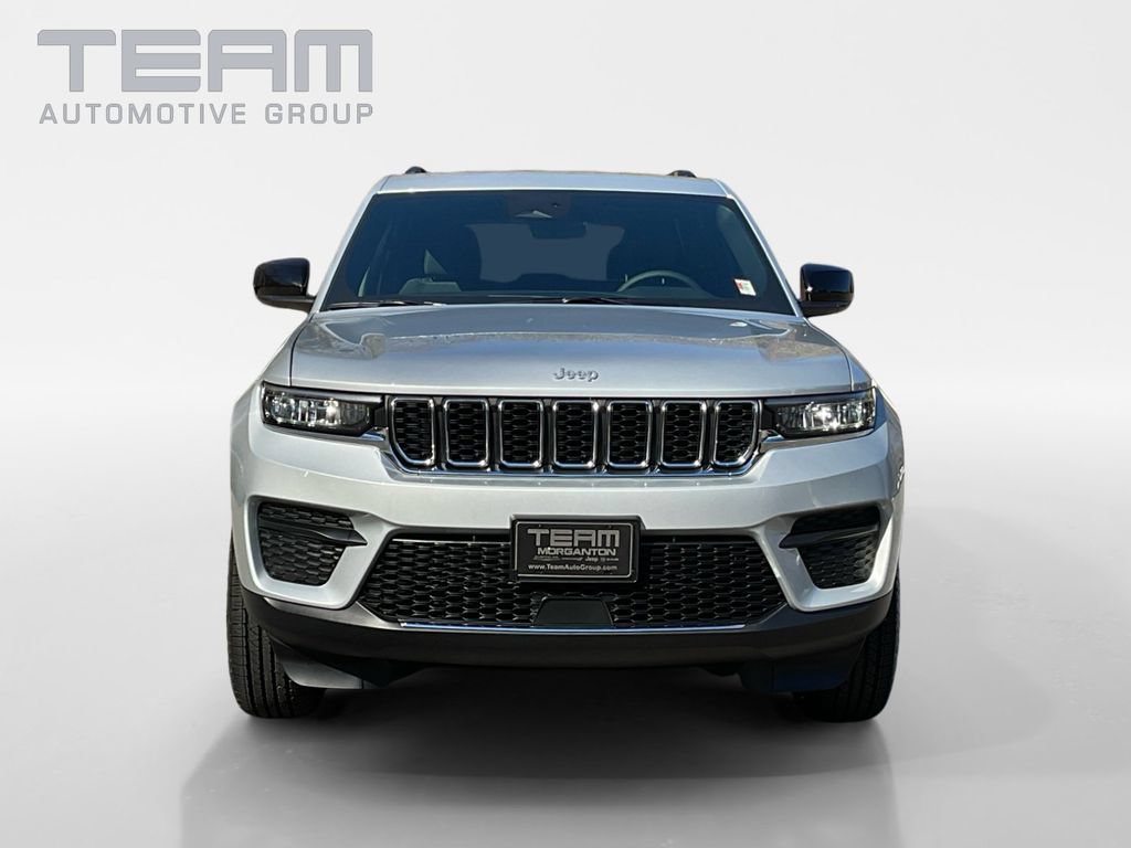 Used 2025 Jeep Grand Cherokee Laredo RWD image 2