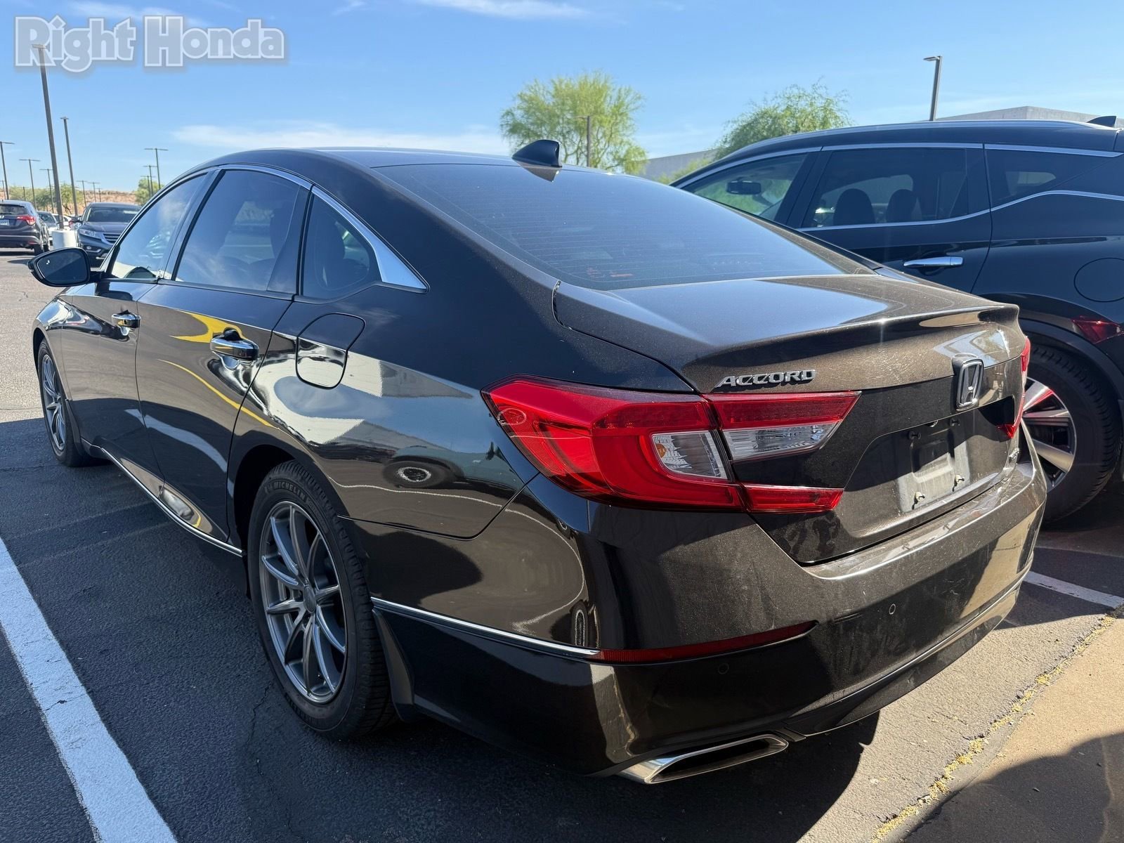Used 2018 Honda Accord Touring image 3