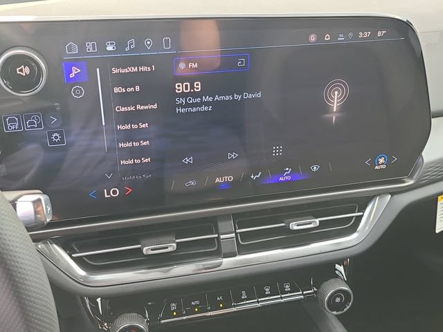 New 2026 Chevrolet Equinox EV LT w/ LPO, Blackout Package FWD image 31
