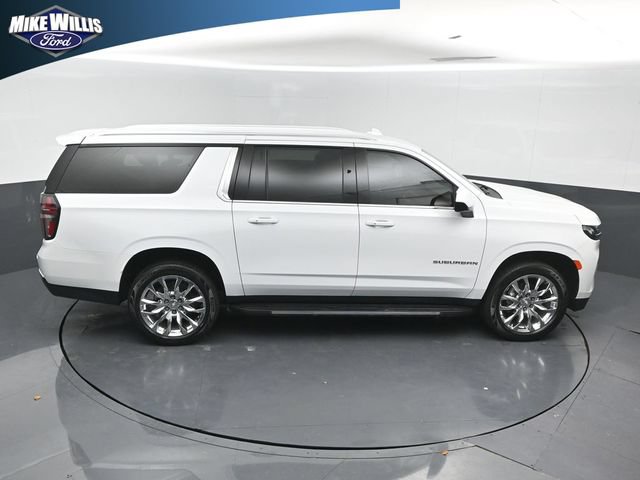Used 2022 Chevrolet Suburban LT RWD image 16