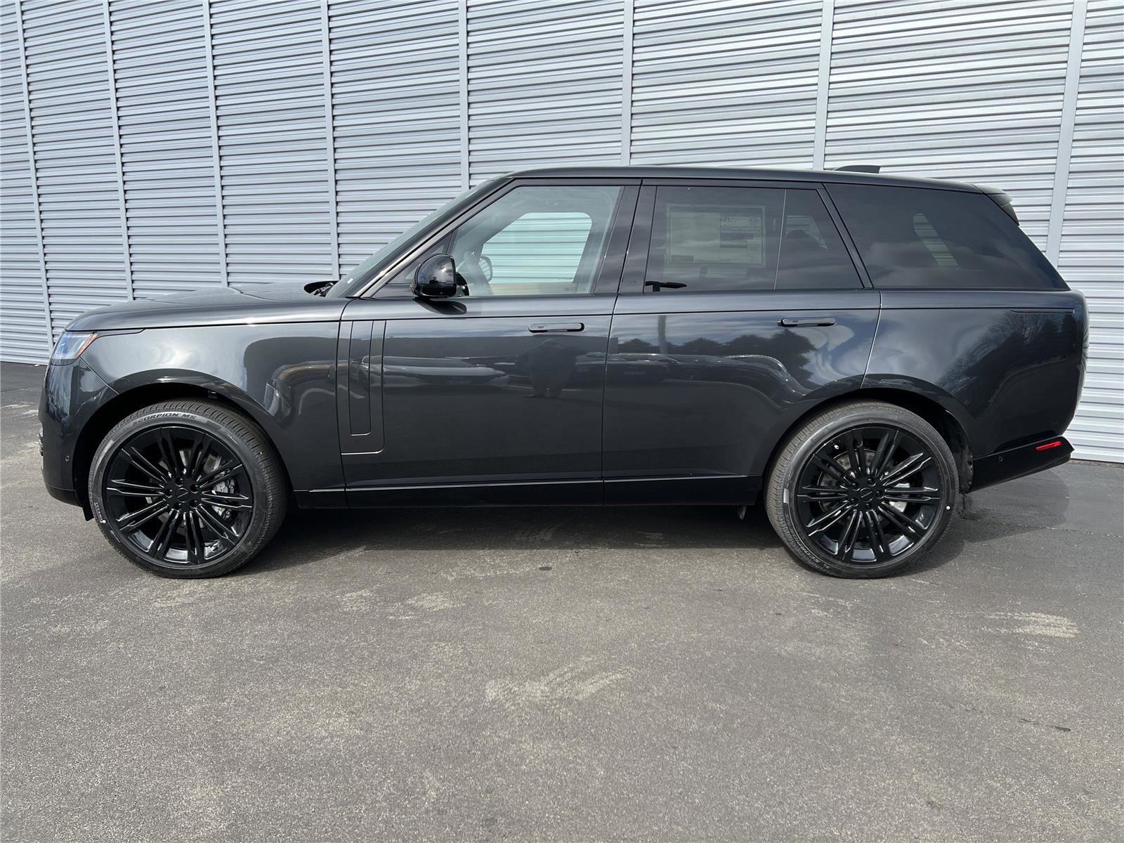 New 2026 Land Rover Range Rover SE AWD/4WD image 2