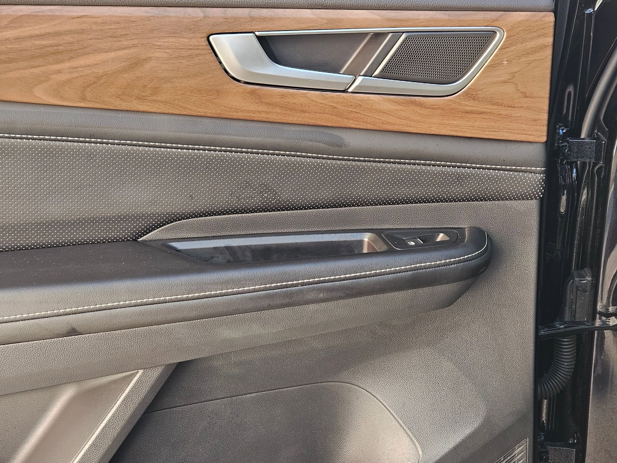 Used 2024 Volkswagen Atlas SE image 23