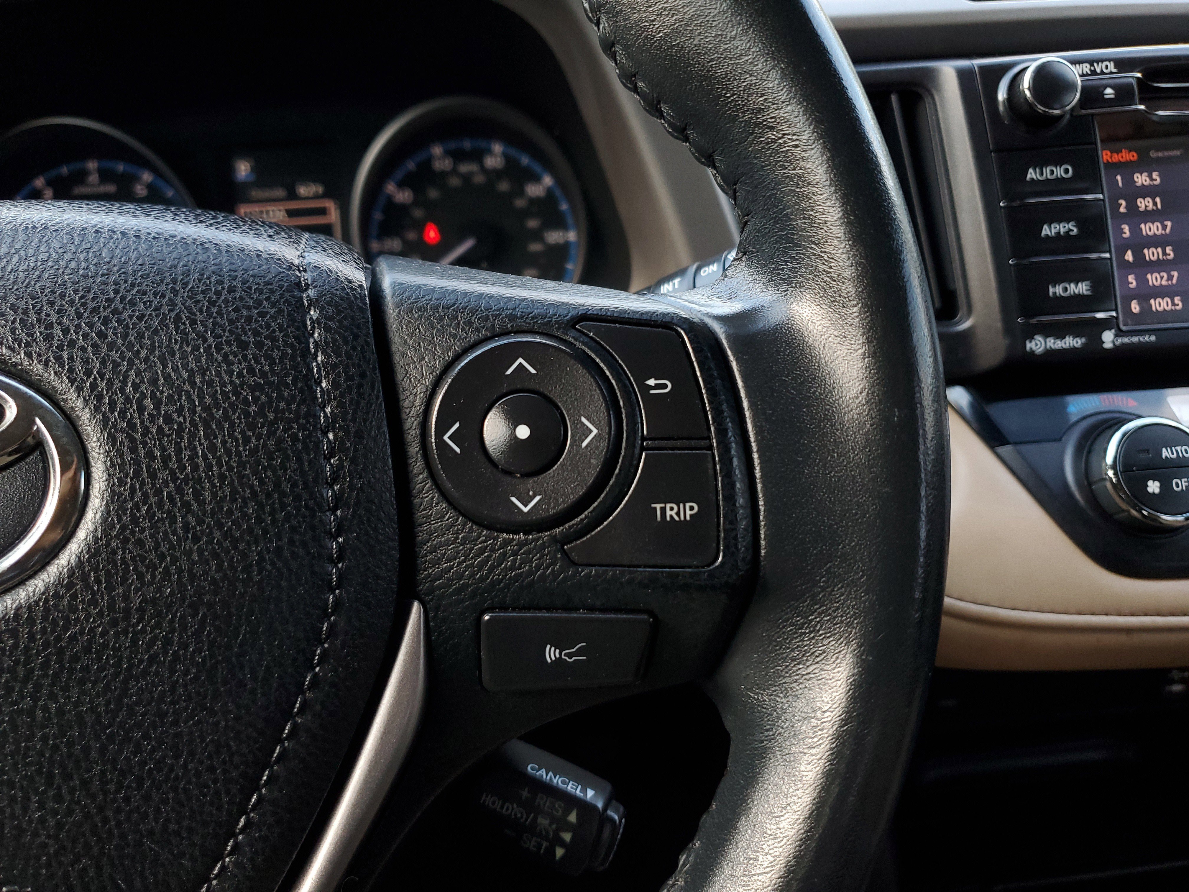 Used 2018 Toyota RAV4 XLE FWD image 22