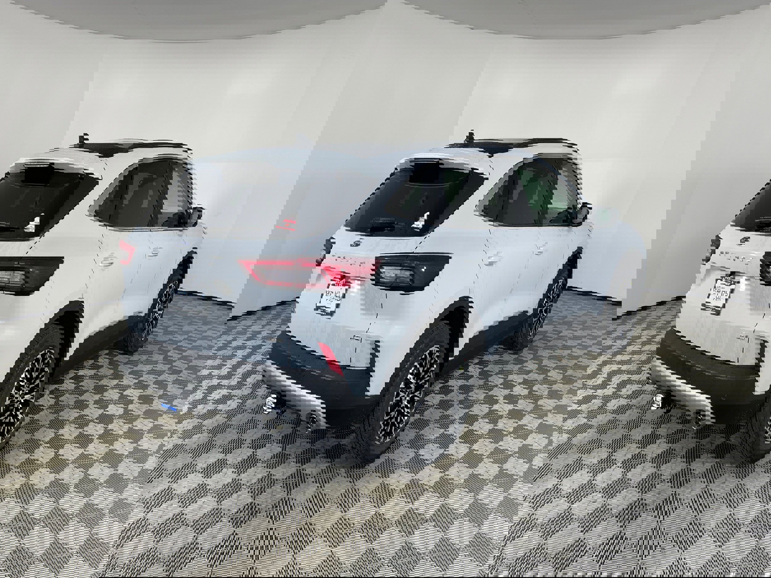 New 2025 Ford Escape SE w/ Class II Trailer Tow Package image 22