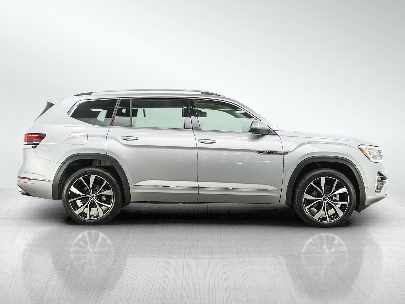 Used 2024 Volkswagen Atlas SEL Premium R-Line AWD/4WD image 6