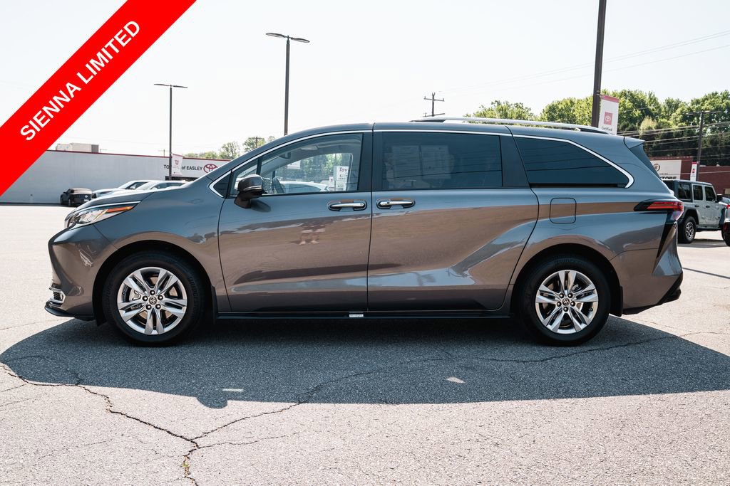 Certified 2023 Toyota Sienna Limited FWD image 4