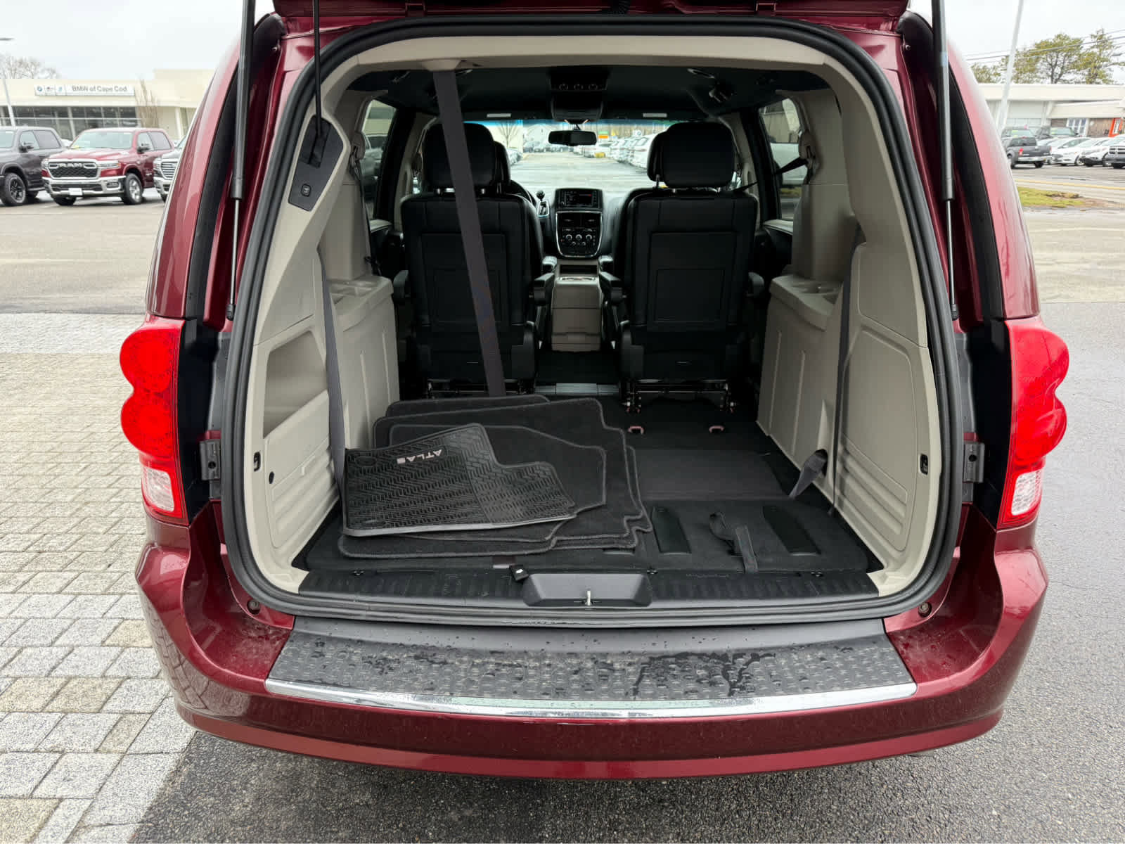 Used 2017 Dodge Grand Caravan SXT image 7