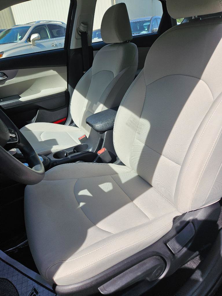 Used 2023 Kia Forte LXS FWD image 9
