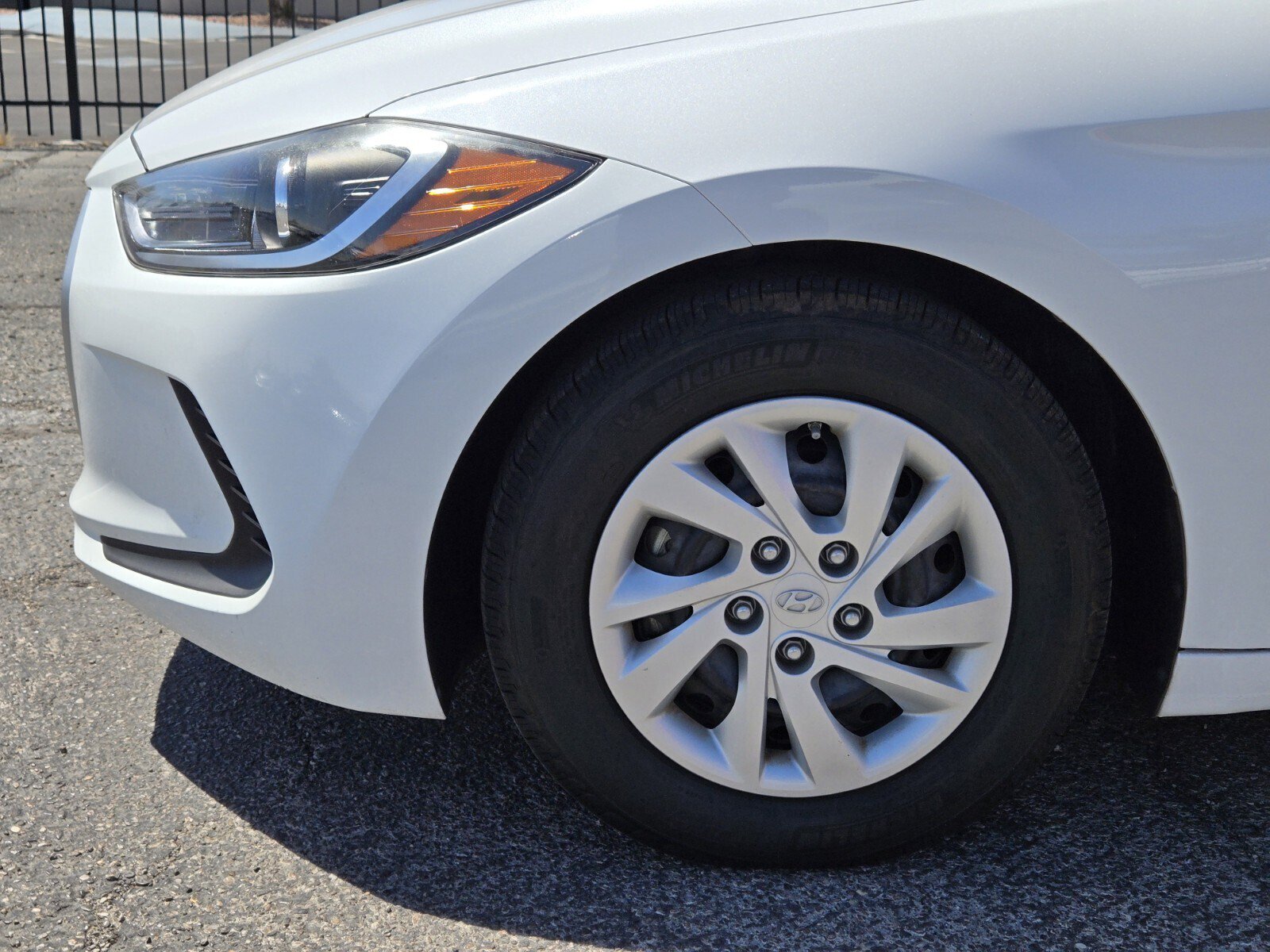 Used 2017 Hyundai Elantra SE FWD image 6