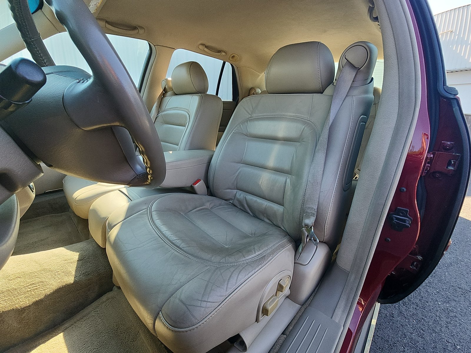 Used 2002 Cadillac De Ville w/ Comfort/Convenience Pkg FWD image 21