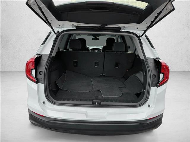 Used 2024 GMC Terrain SLE image 8
