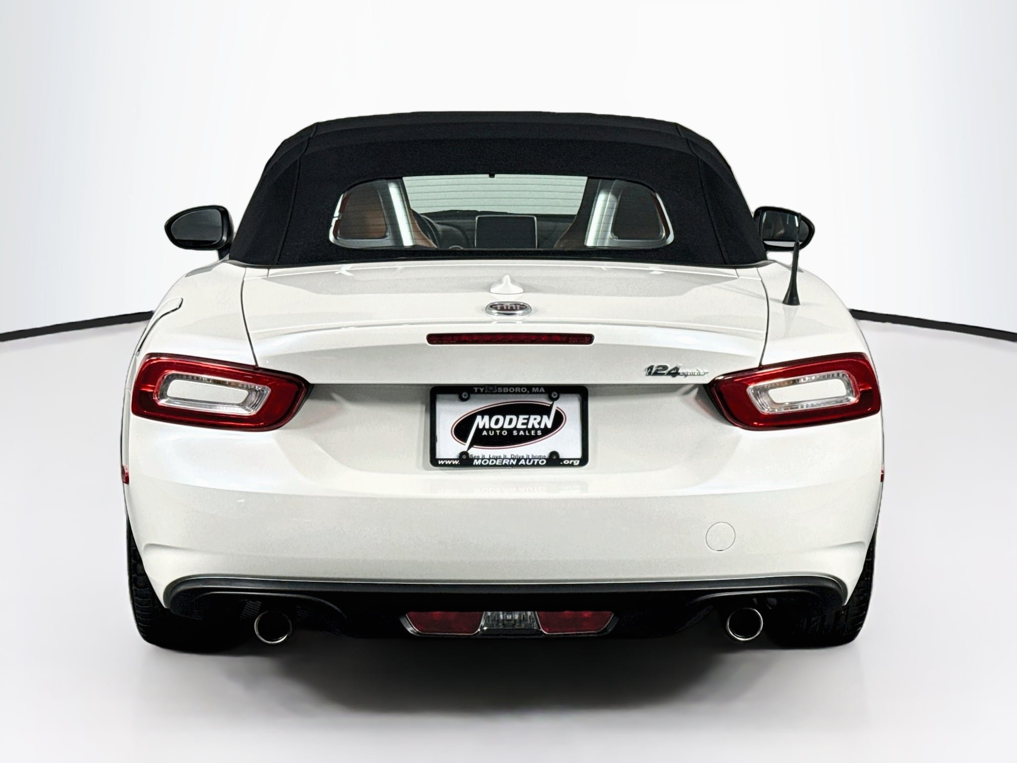 Used 2018 FIAT 124 Spider Lusso w/ Navigation & Sound Group RWD image 14