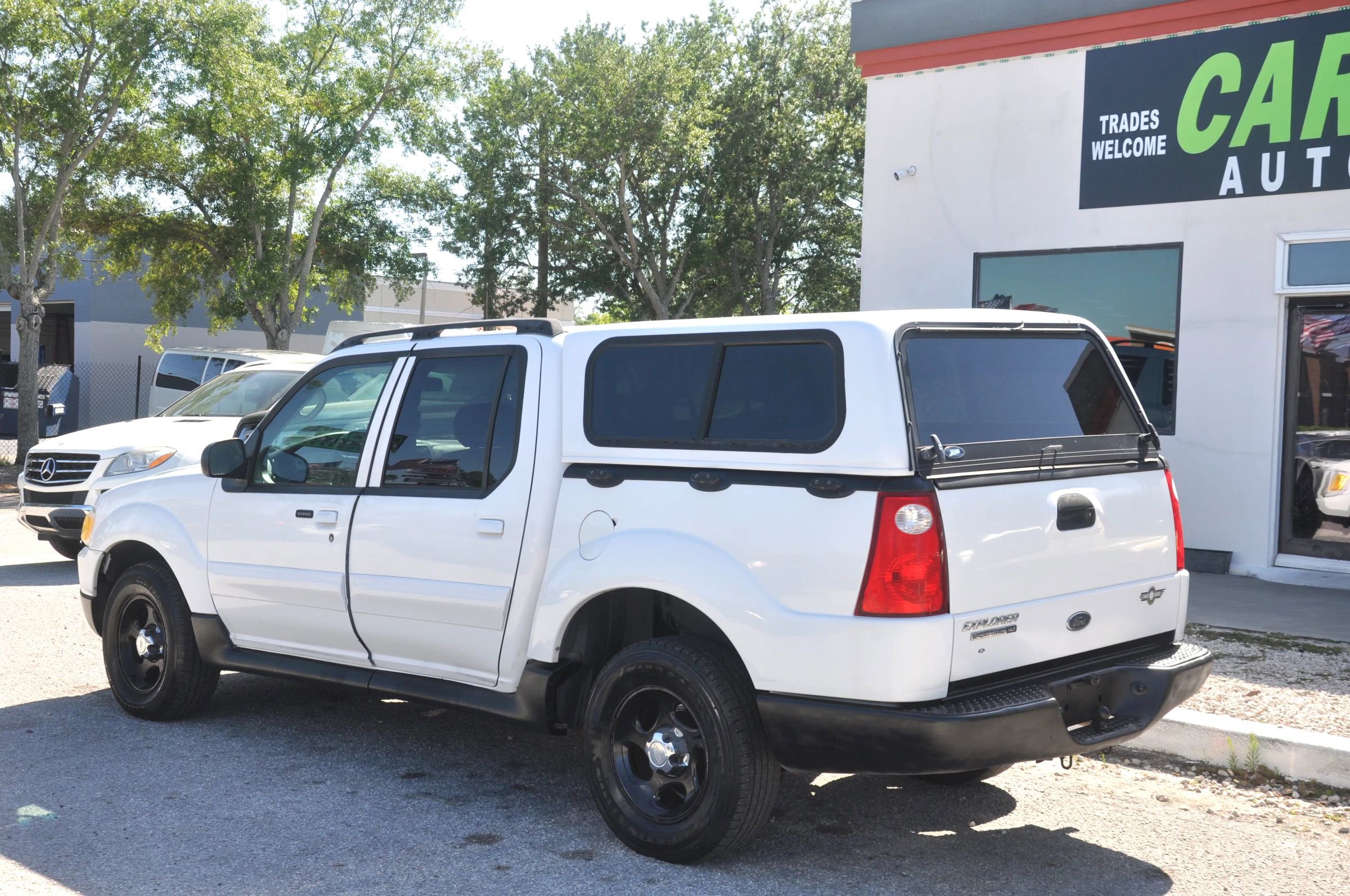 Used 2004 Ford Explorer Sport Trac XLT AWD/4WD image 13