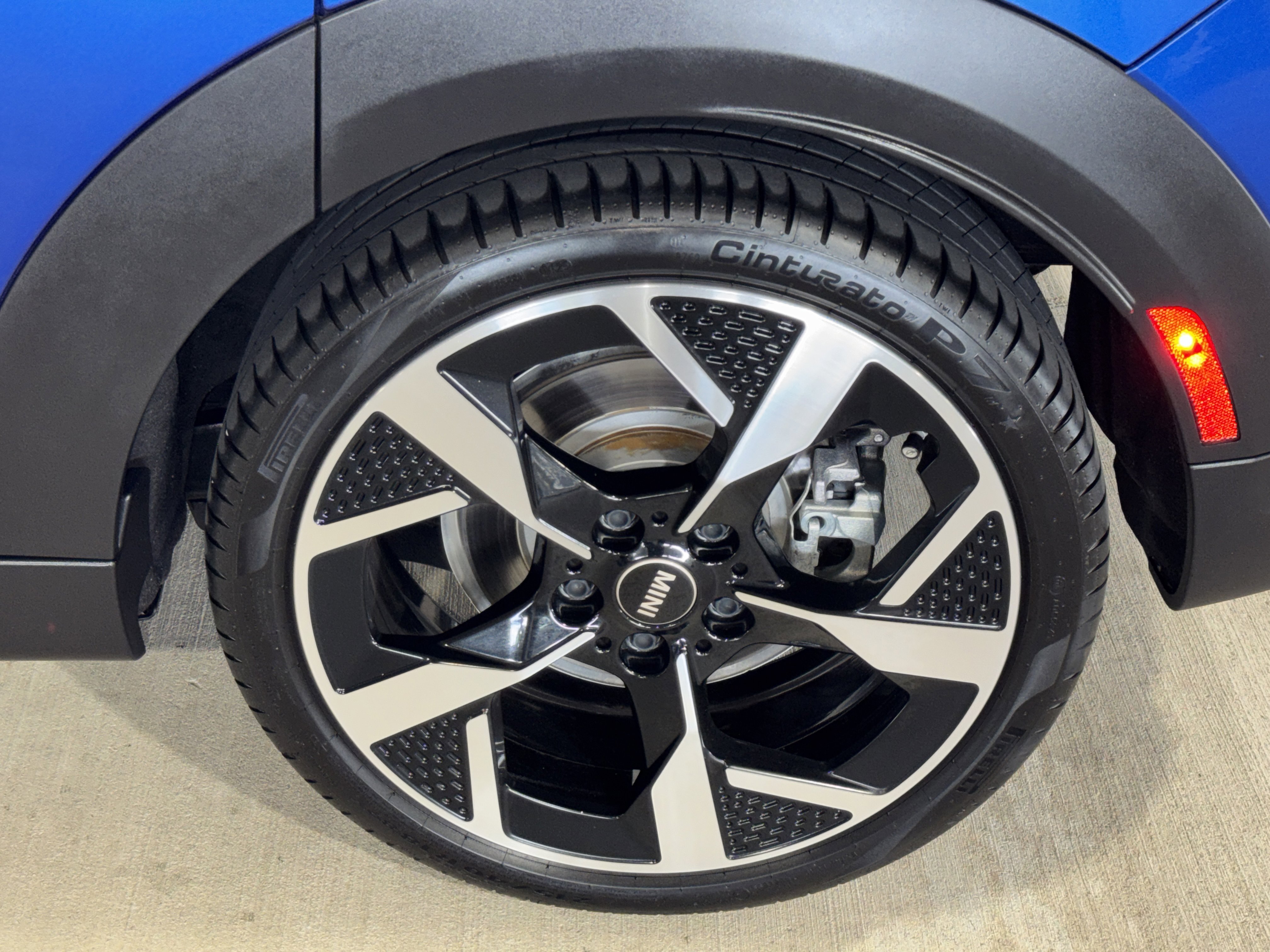 Used 2025 MINI Cooper 4-Door Hardtop FWD image 34