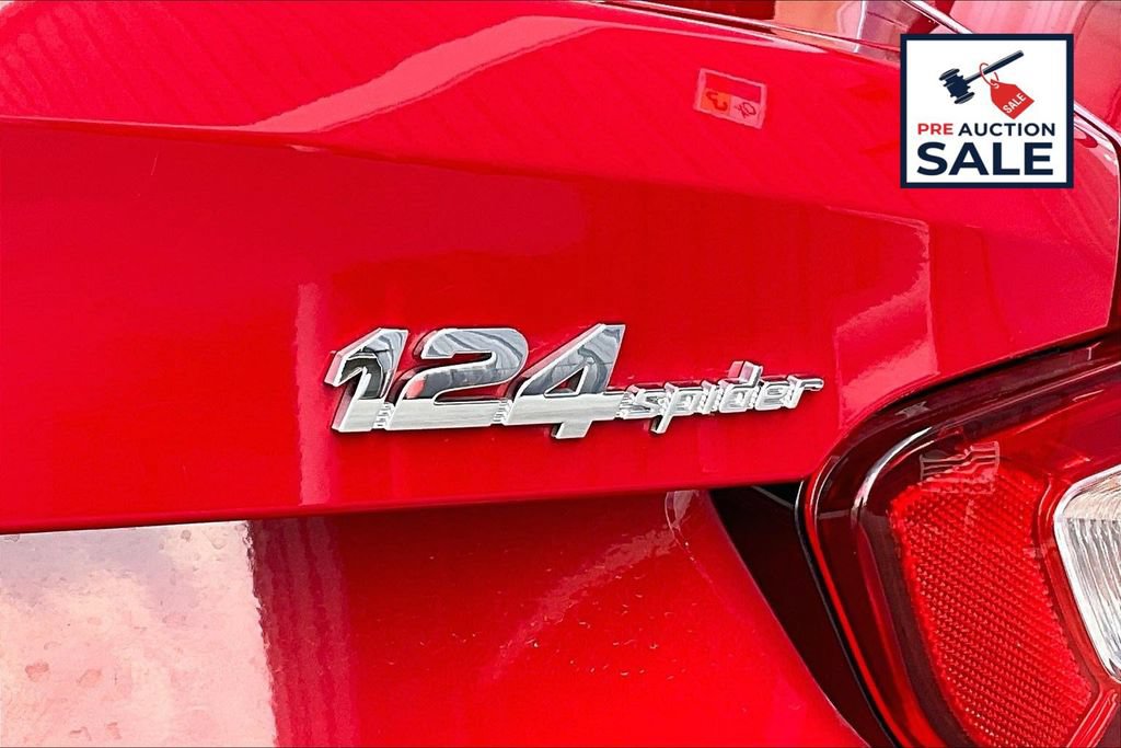 Used 2018 FIAT 124 Spider Classica w/ Technology & Siriusxm Group RWD image 8