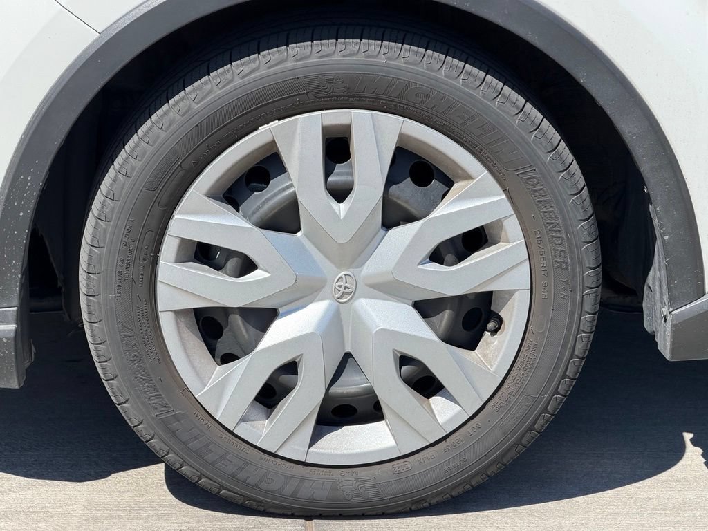 Used 2021 Toyota C-HR LE FWD image 7