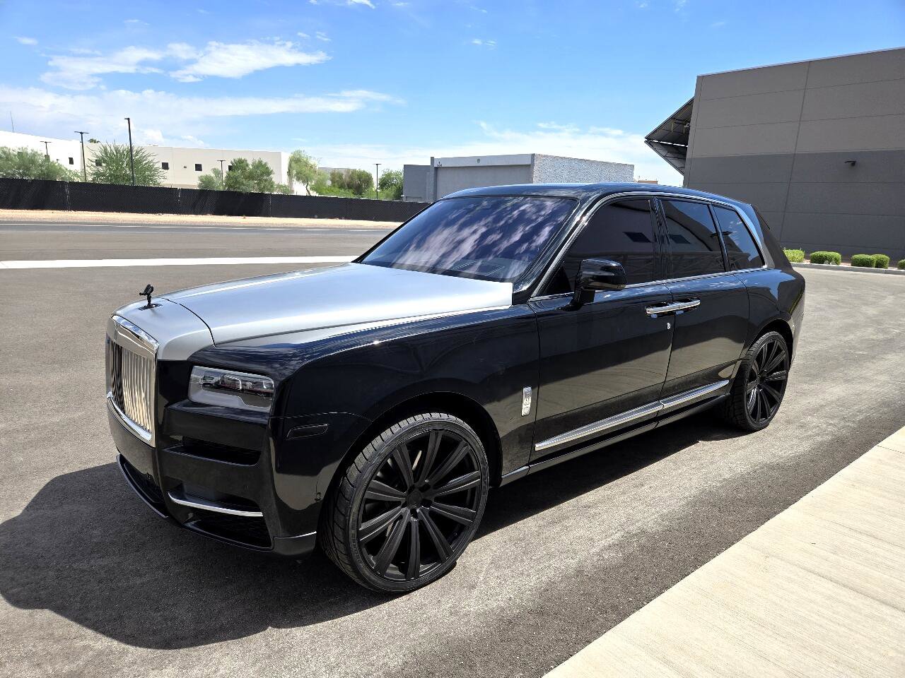 Used 2020 Rolls-Royce Cullinan Black Badge image 24