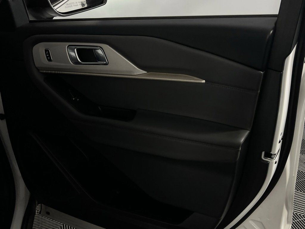 Used 2025 Ford Explorer Active image 35