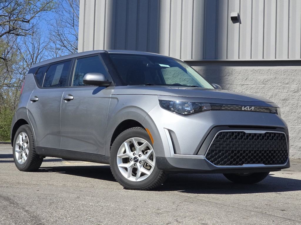 Used 2023 Kia Soul S FWD image 1