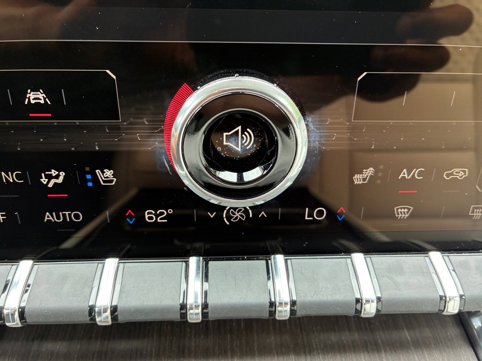 Used 2024 GMC Acadia Denali FWD image 17