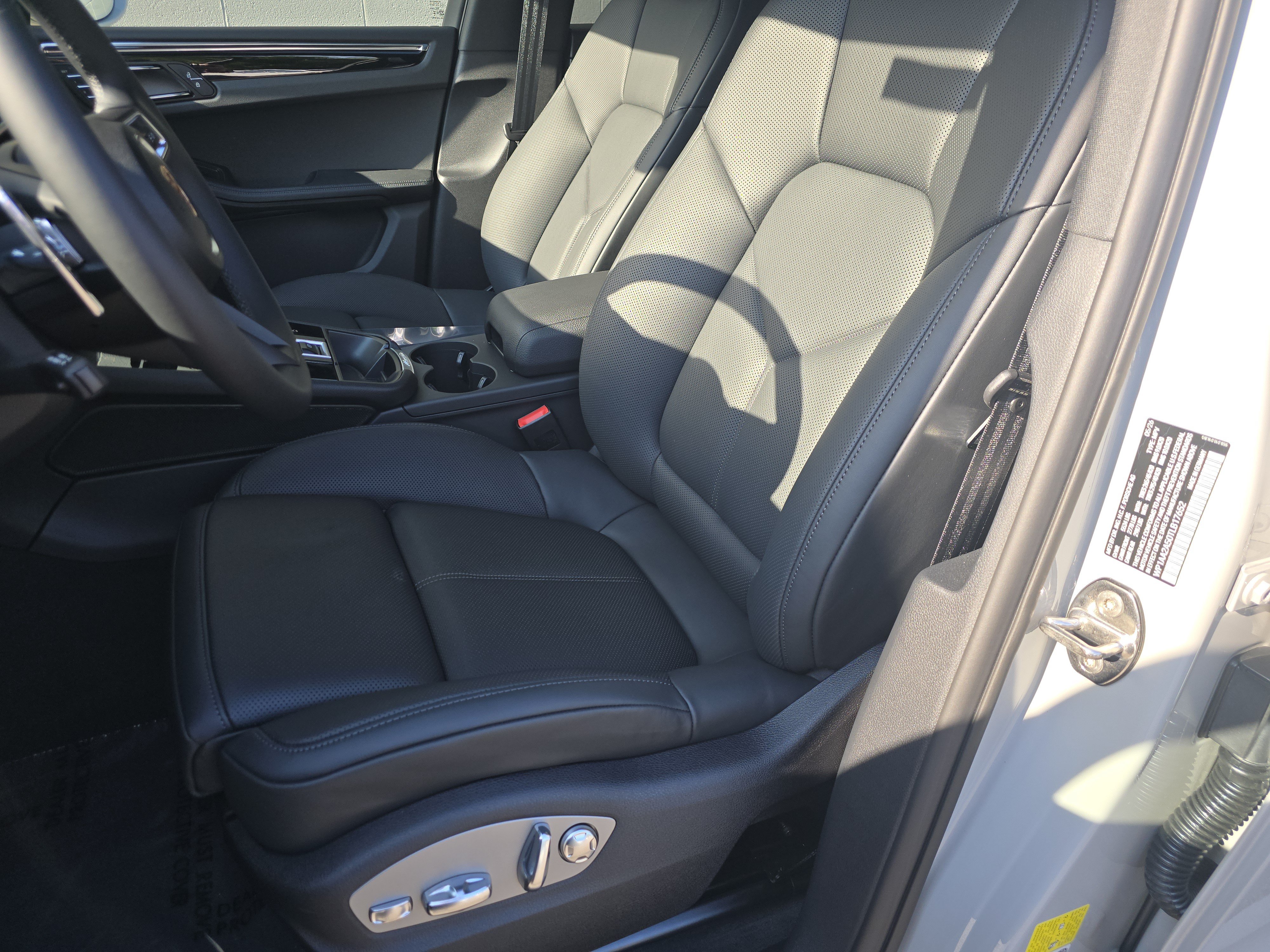 New 2026 Porsche Macan AWD/4WD image 5