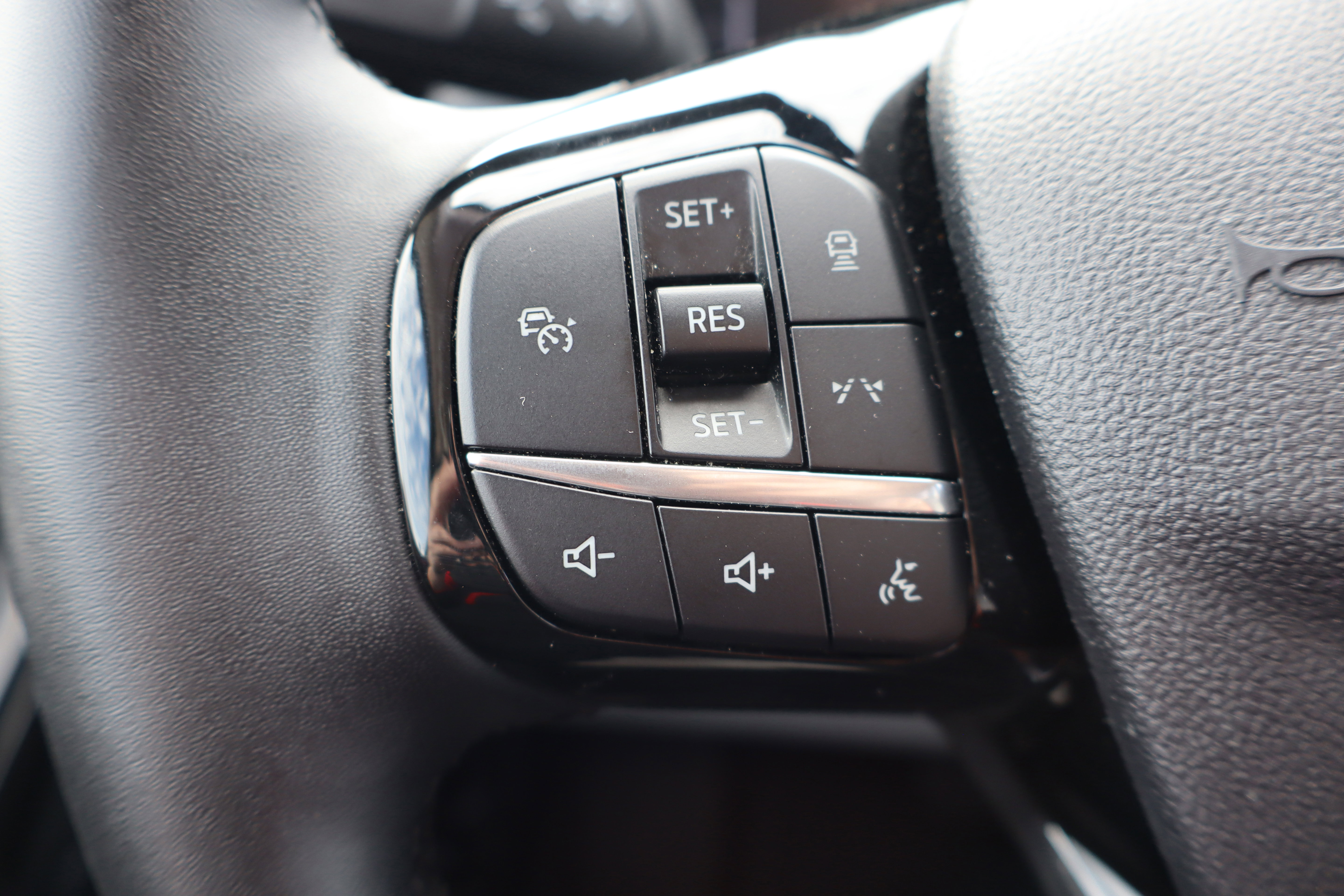 Used 2025 Ford Escape SE image 16
