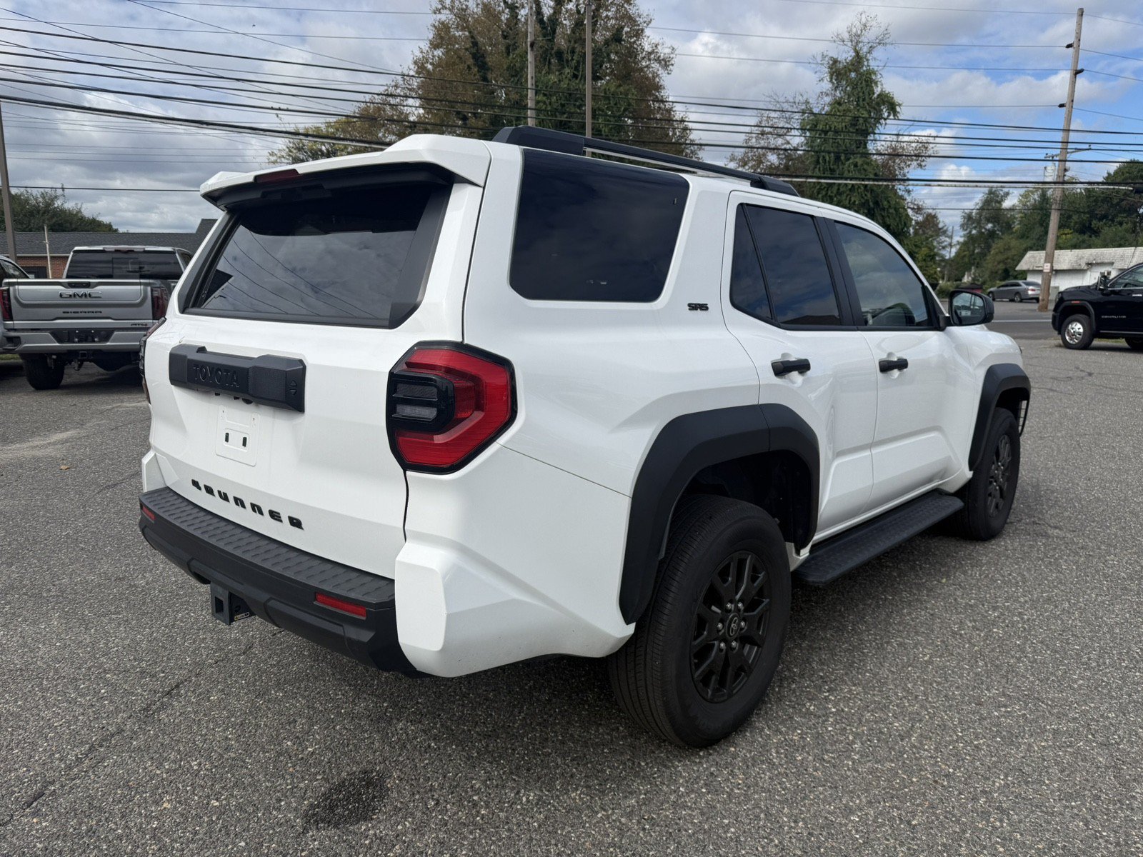 Used 2025 Toyota 4Runner SR5 AWD/4WD image 3