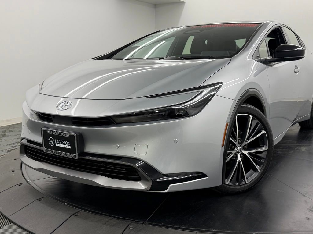 Used 2023 Toyota Prius Limited w/ Limited Premium Package video 3