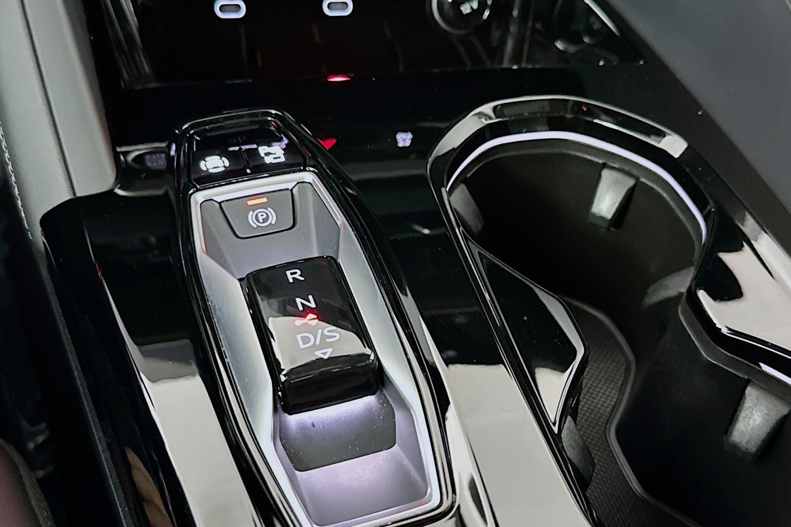 Used 2025 Audi Q5 Premium w/ Convenience Package image 7