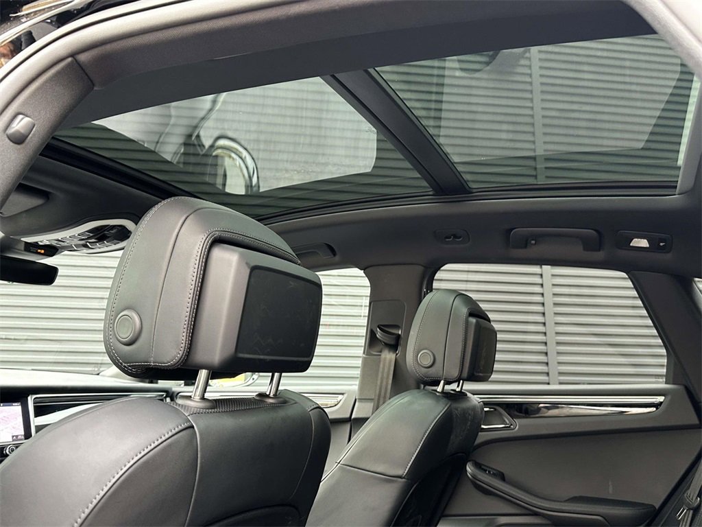 Certified 2025 Porsche Macan image 16