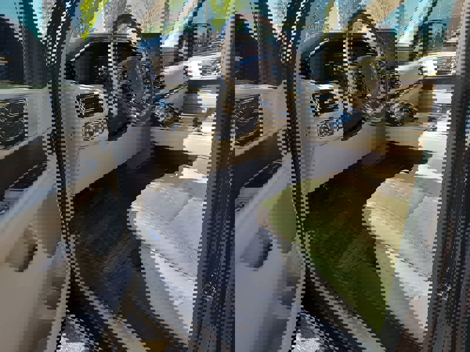 Used 2018 Lincoln Navigator Reserve w/ Technology Package AWD/4WD image 10